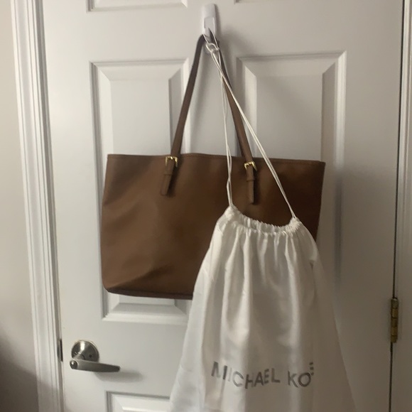 Michael Kors Top-Zip Leather Multifunction Tote - Picture 8 of 9